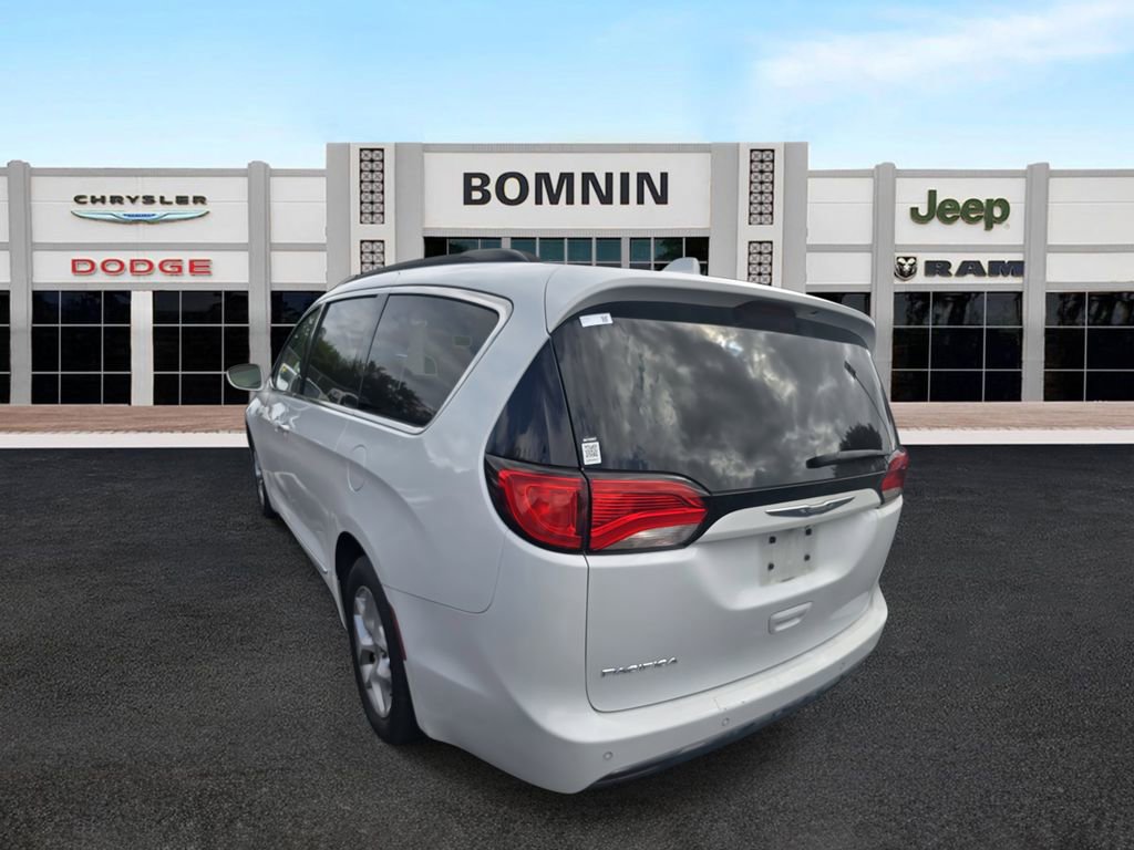 Used 2017 Chrysler Pacifica Touring-L w/ Tire & Wheel Group image 3