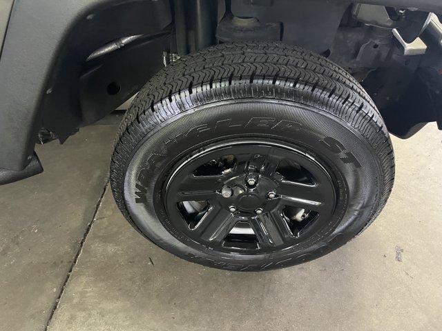 Used 2018 Jeep Wrangler Unlimited Sport w/ Connectivity Group AWD/4WD image 10
