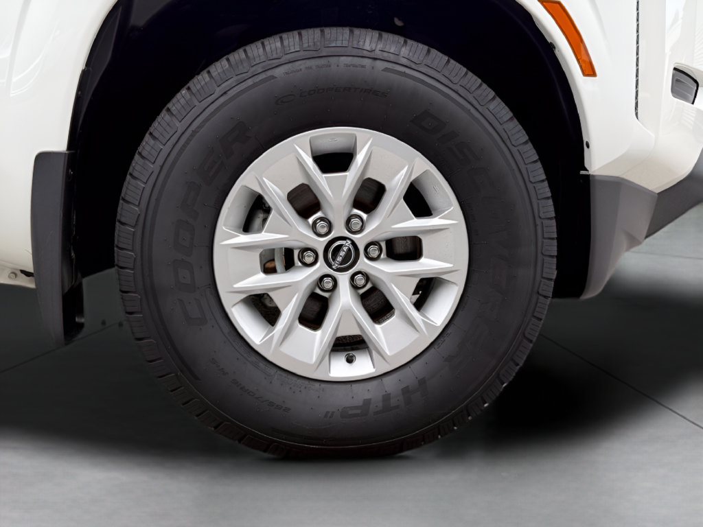 Used 2024 Nissan Frontier SV RWD image 15