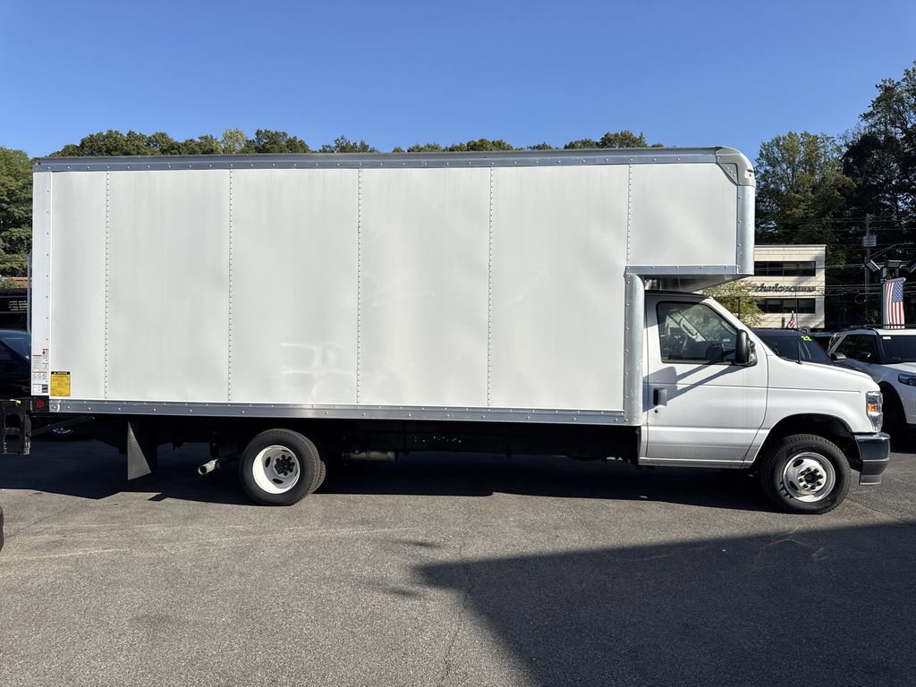 New 2024 Ford E-450 and Econoline 450 Super Duty w/ Driver's Safety Package RWD image 3