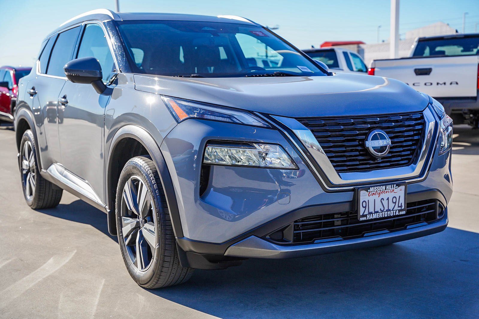 Used 2023 Nissan Rogue SL image 3