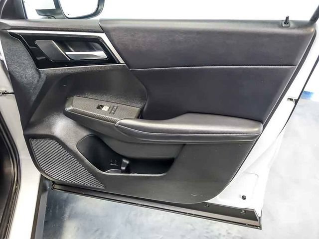 Used 2024 Mitsubishi Outlander SE AWD/4WD image 34