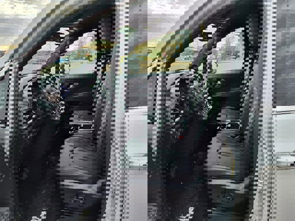 New 2026 Chrysler Pacifica Select image 5