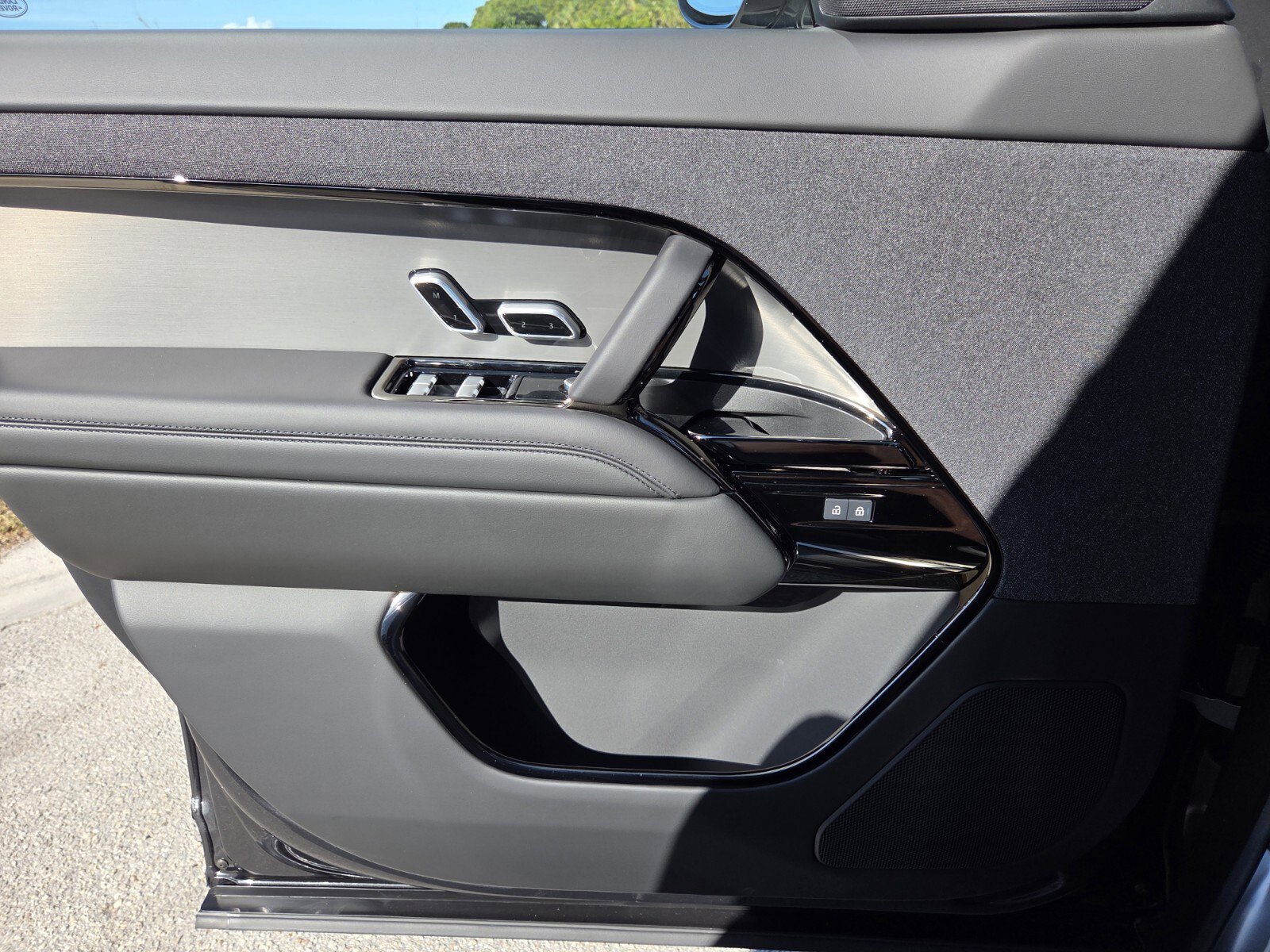 New 2026 Land Rover Range Rover Sport SE image 16