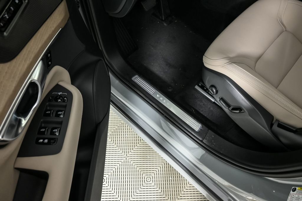 Used 2026 Volvo XC90 B6 Plus w/ Protection Package Premier AWD/4WD image 10