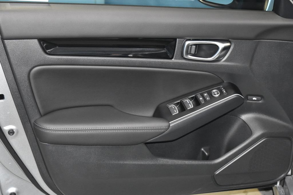 Used 2025 Honda Civic Sport Touring image 4