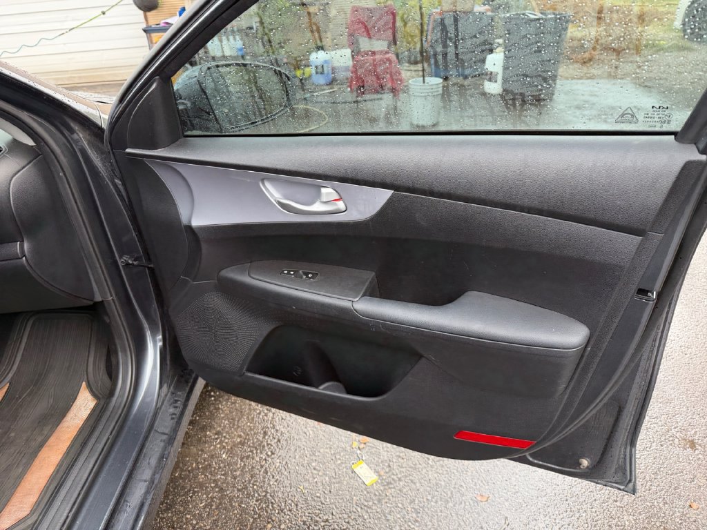 Used 2024 Kia Forte LXS FWD image 17