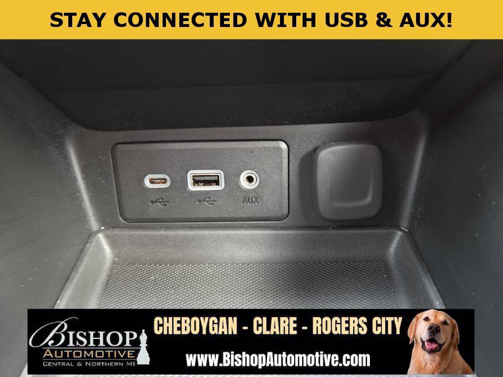 Used 2024 GMC Terrain SLE w/ Driver Convenience Package image 14