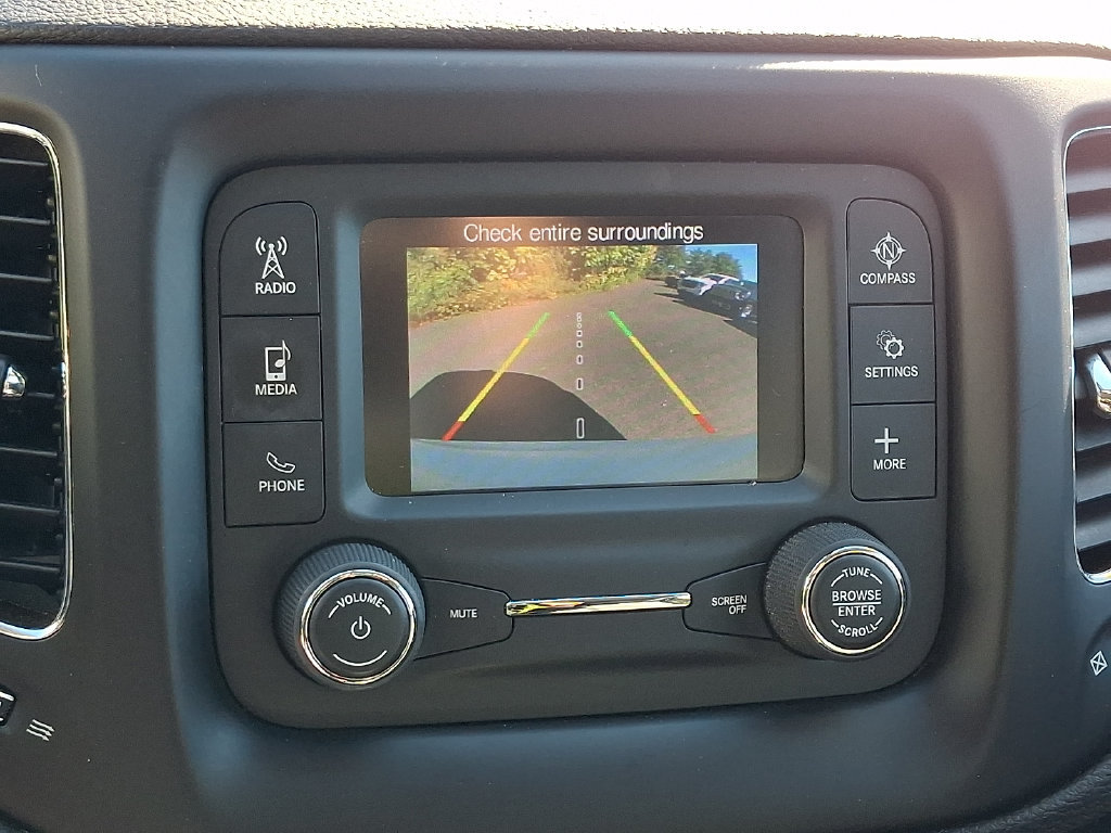 Used 2018 Jeep Compass Latitude AWD/4WD image 17