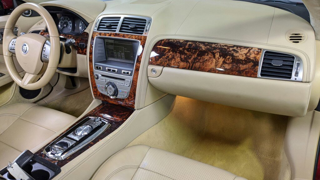 Used 2010 Jaguar XK Convertible image 22