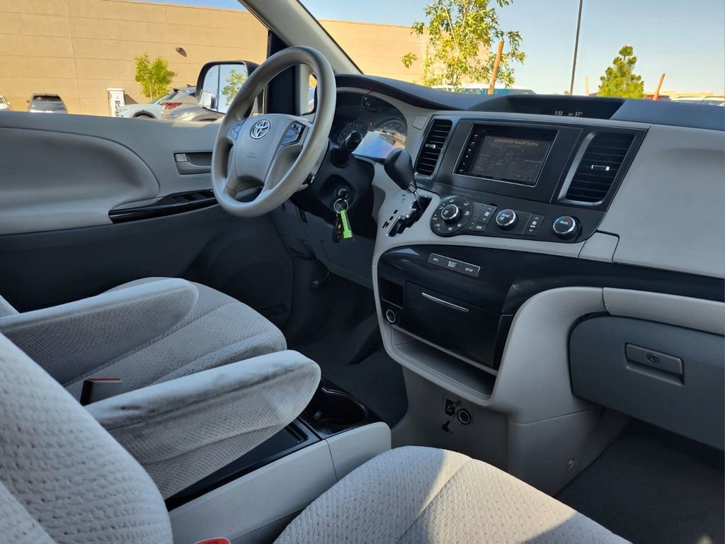 Used 2012 Toyota Sienna LE w/ Towing Pkg FWD image 28