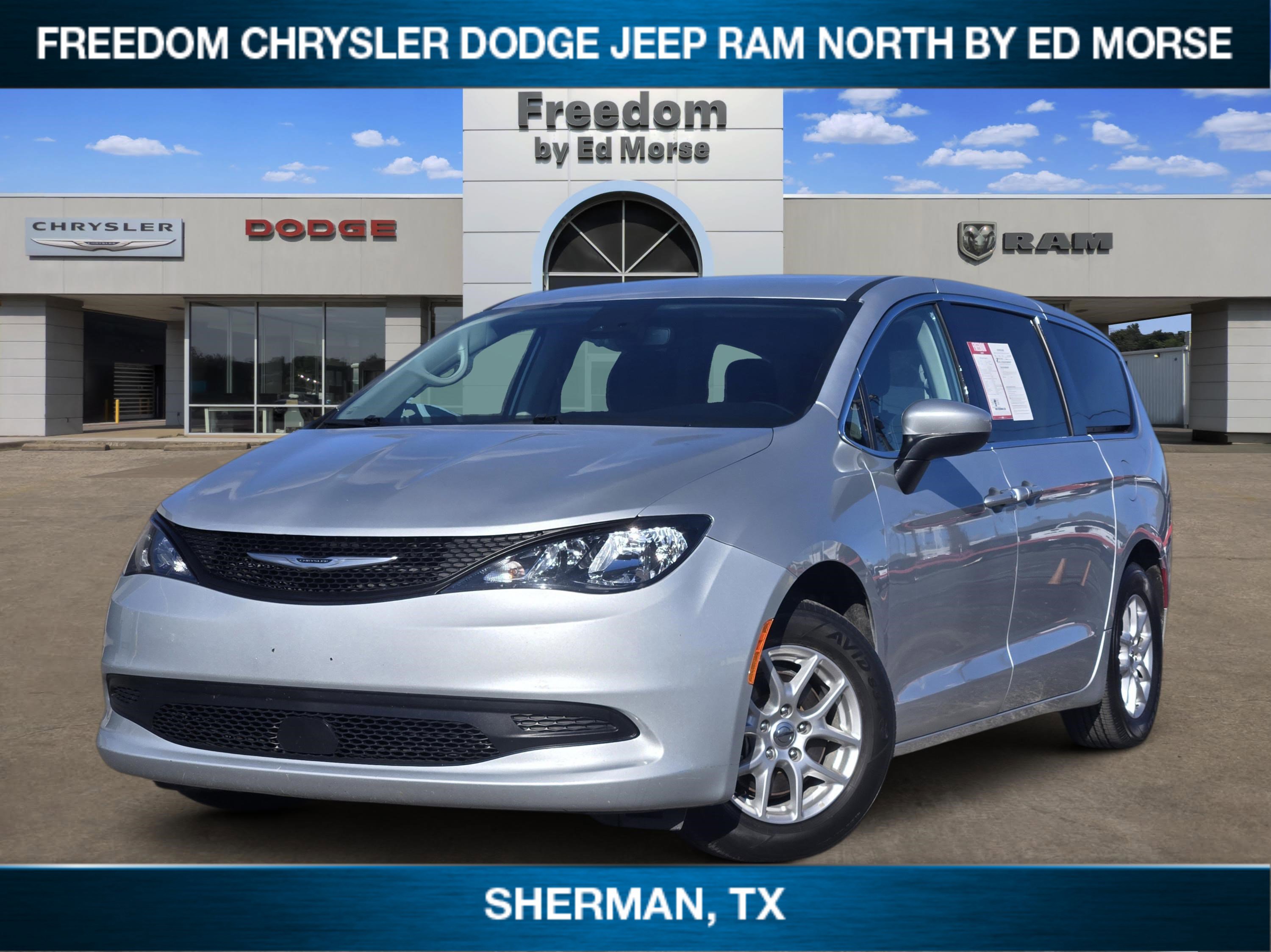 Used 2023 Chrysler Voyager LX image 1