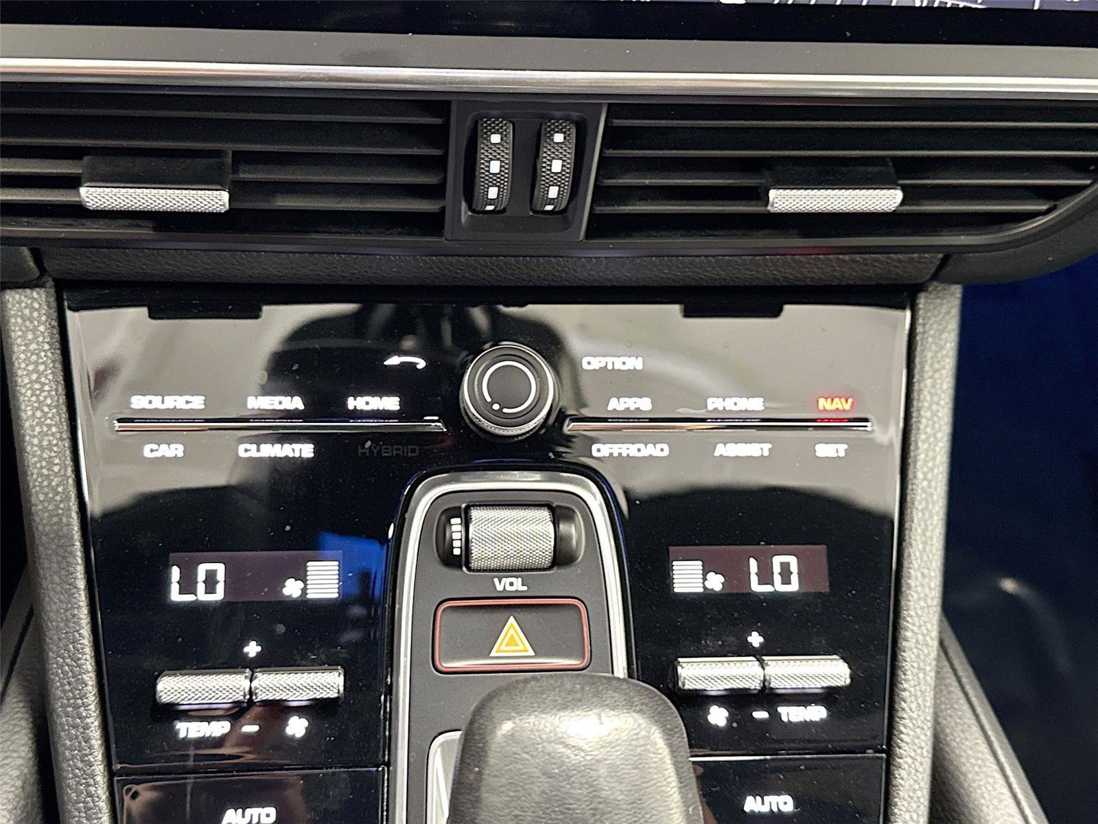 Used 2022 Porsche Cayenne Platinum Edition AWD/4WD image 17