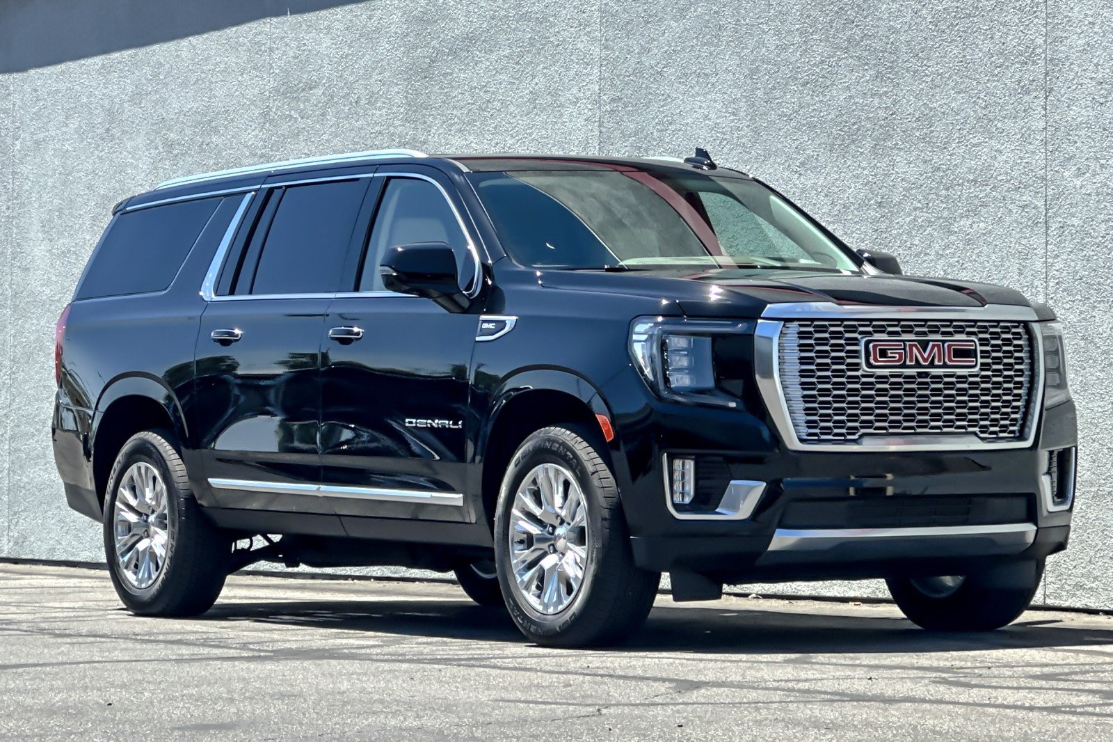 Used 2024 GMC Yukon XL Denali AWD/4WD image 7