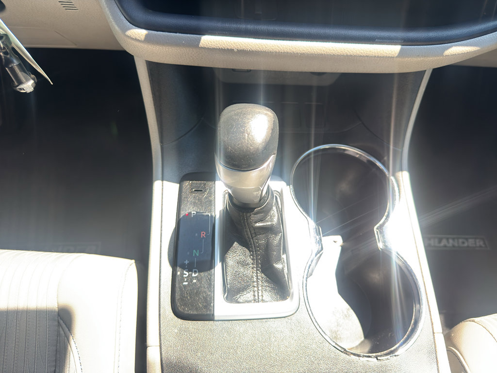 Used 2018 Toyota Highlander Plus FWD image 15