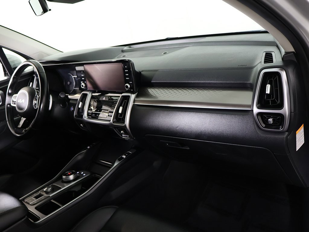 Used 2022 Kia Sorento EX w/ Panoramic Sunroof Package image 30