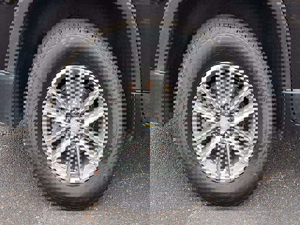 Used 2023 Chevrolet Traverse LT w/ LPO, Floor Liner Package image 9