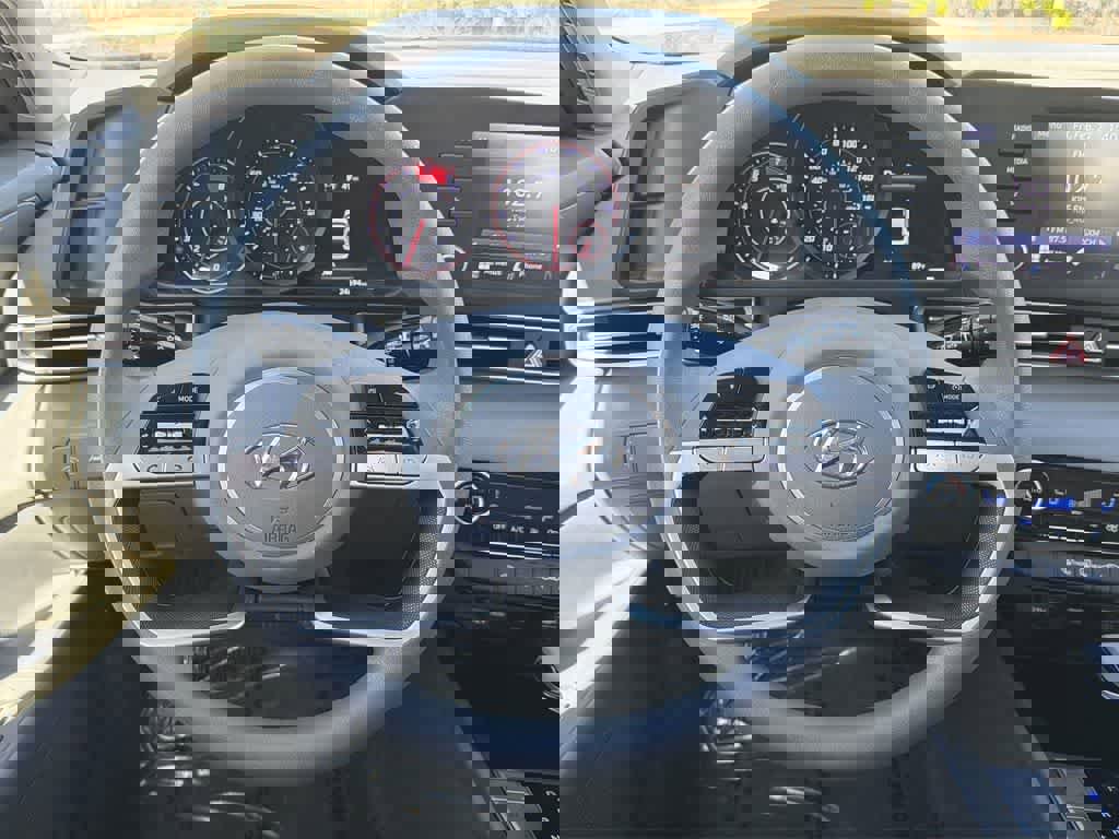 Used 2023 Hyundai Elantra SEL w/ Cargo Package image 12