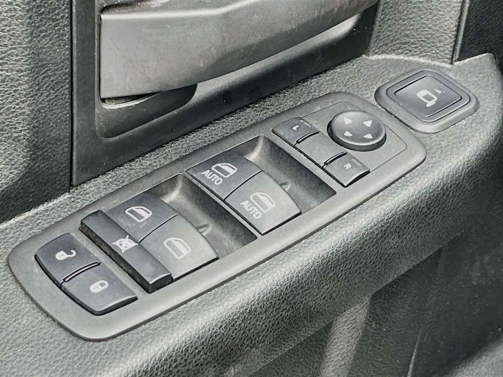 Used 2024 RAM 3500 Tradesman w/ Chrome Appearance Group AWD/4WD image 17