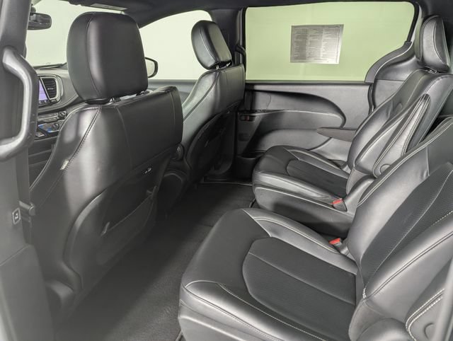 Used 2024 Chrysler Pacifica Limited FWD image 22