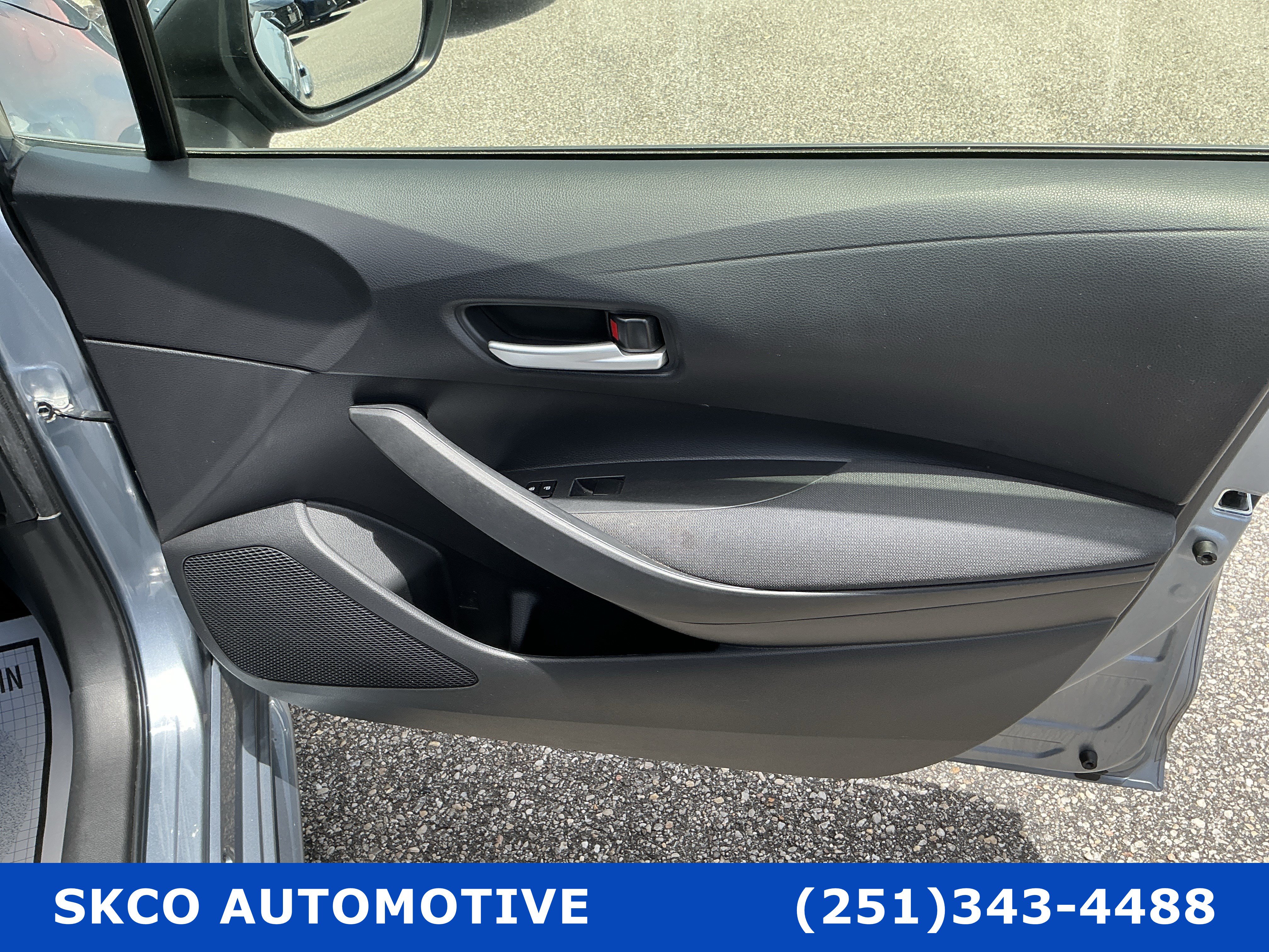 Used 2021 Toyota Corolla LE FWD image 12