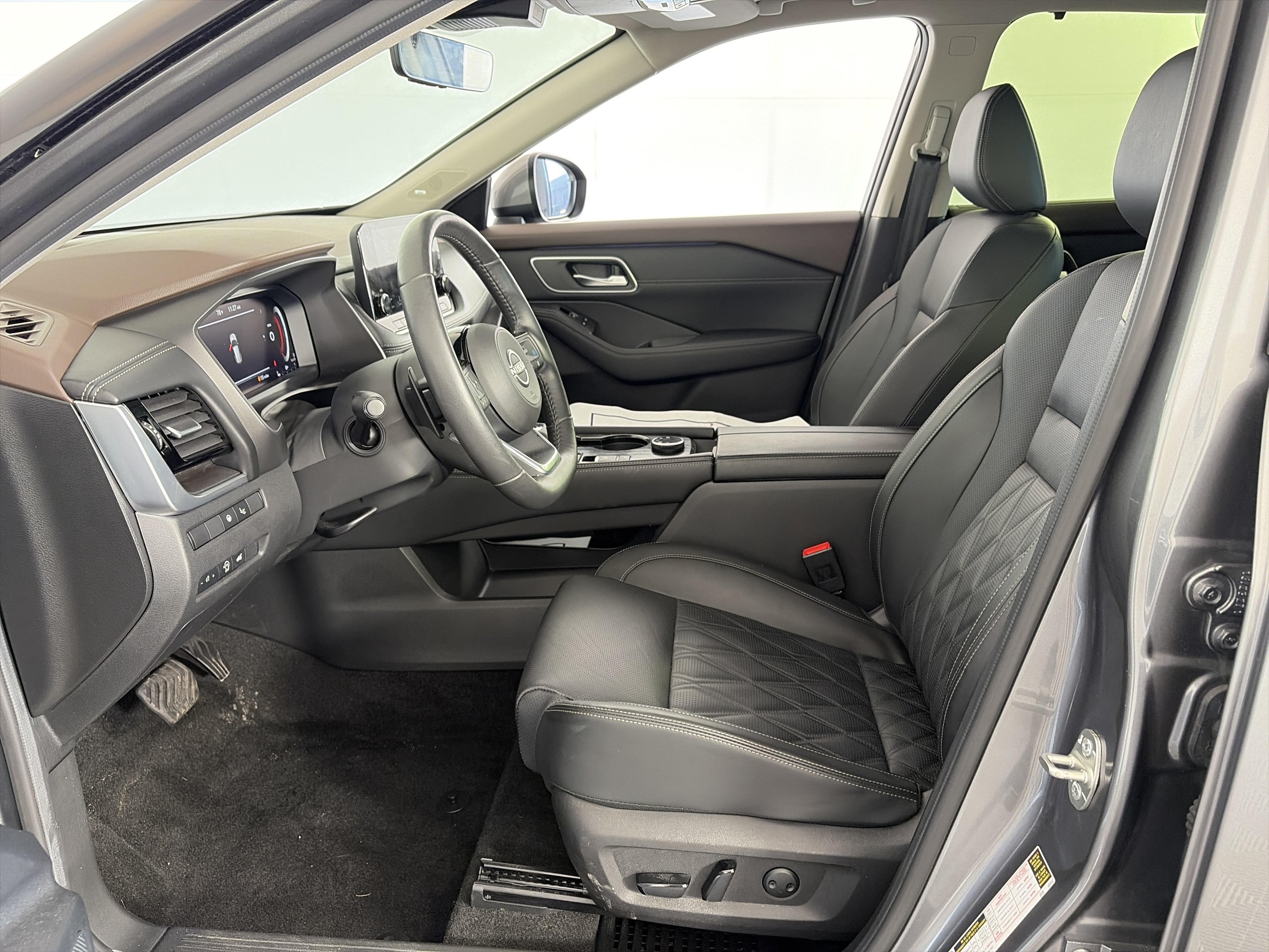 Certified 2023 Nissan Rogue Platinum w/ Platinum Premium Package AWD/4WD image 6