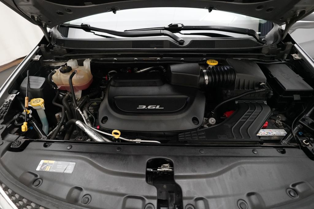 Used 2018 Chrysler Pacifica Touring-L image 3