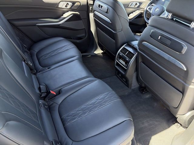Used 2025 BMW X7 M60i image 15