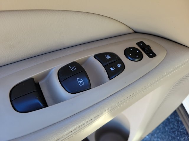Used 2015 Nissan Pathfinder Platinum w/ Cargo Package FWD image 10