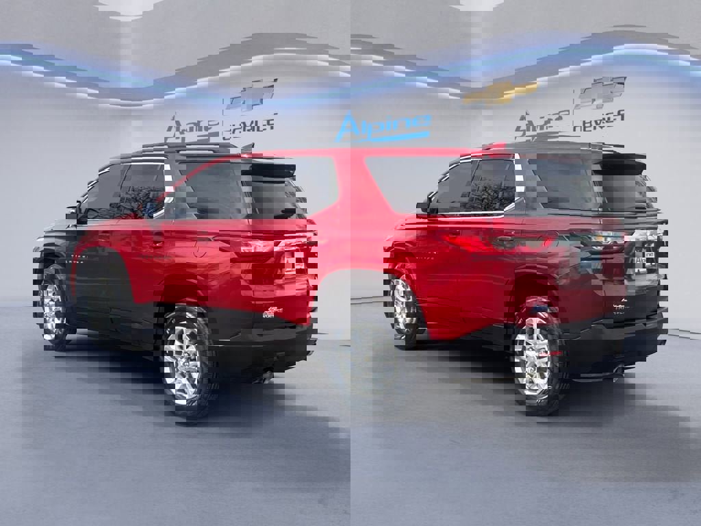 Used 2021 Chevrolet Traverse LT image 3