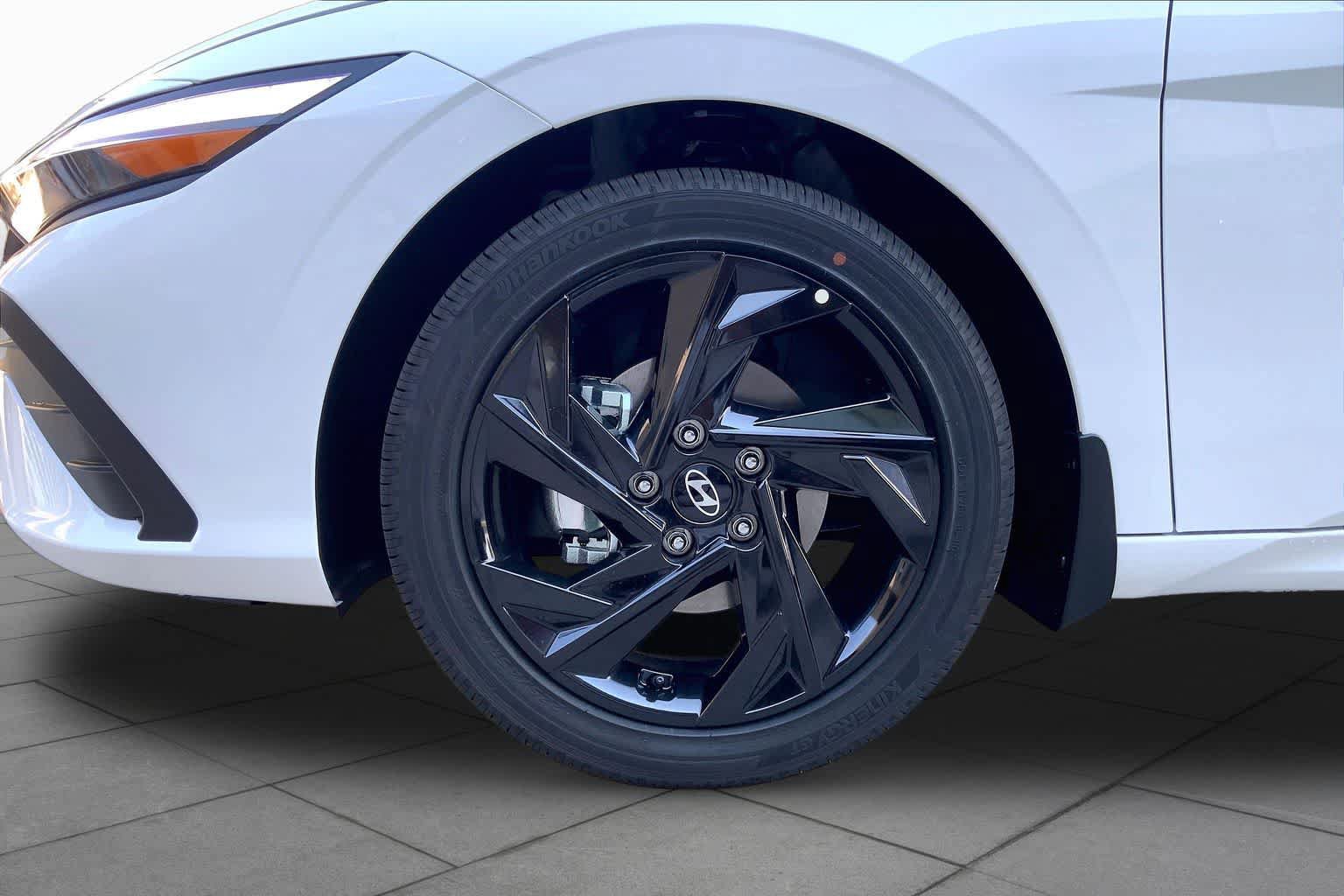 New 2026 Hyundai Elantra SEL Sport FWD image 11