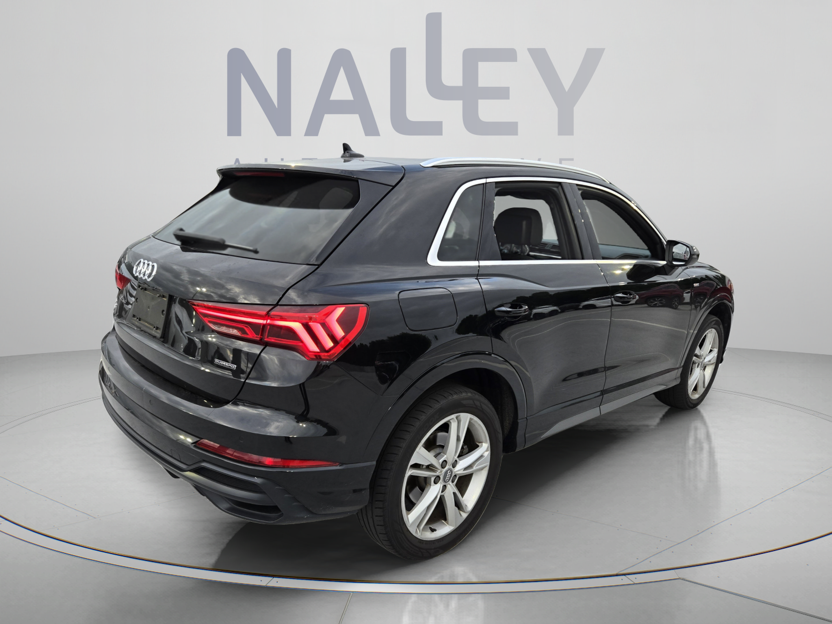 Used 2020 Audi Q3 2.0T Premium w/ Convenience Package AWD/4WD image 5