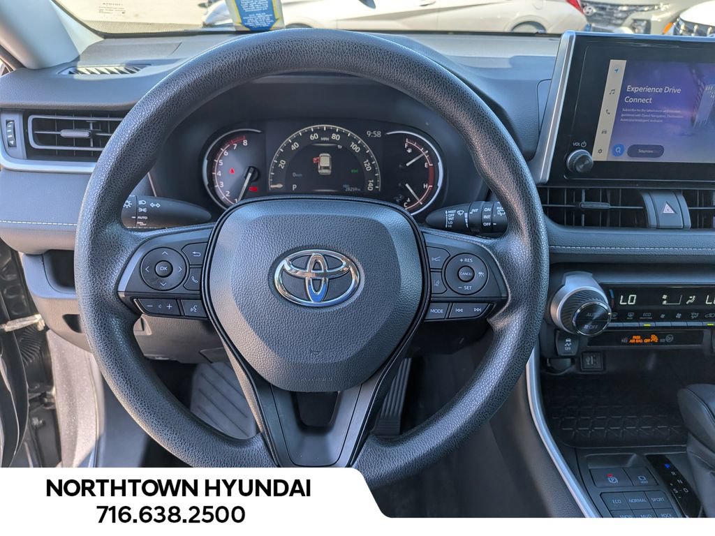 Used 2025 Toyota RAV4 XLE AWD/4WD image 8