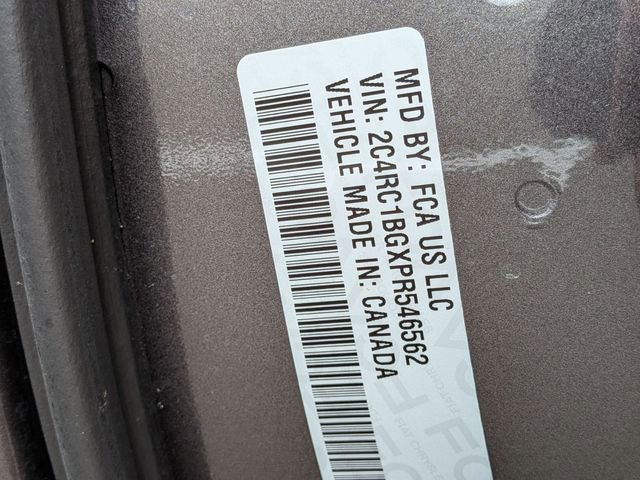 Used 2023 Chrysler Pacifica Touring-L image 32