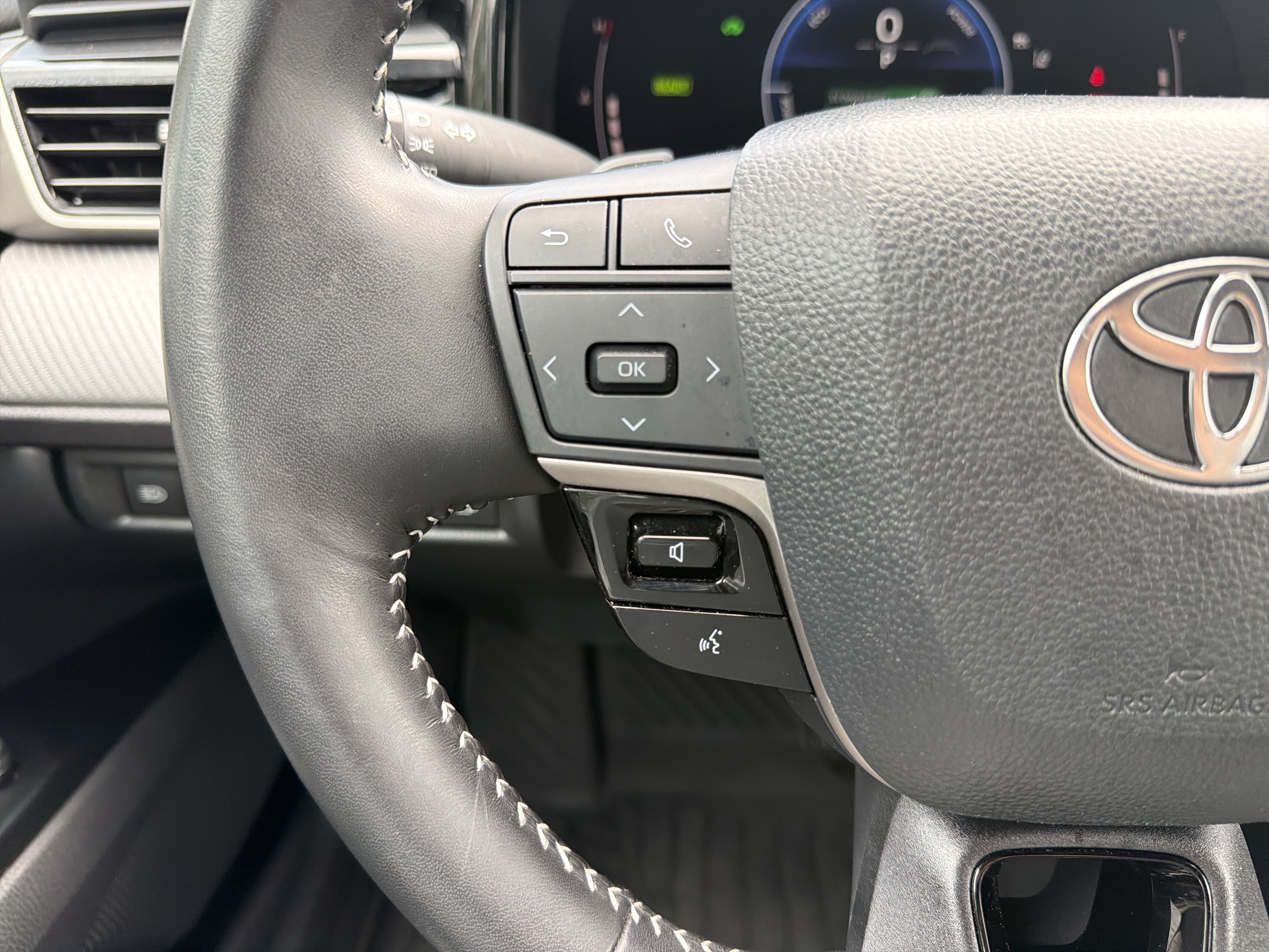 Used 2025 Toyota Camry SE FWD image 19