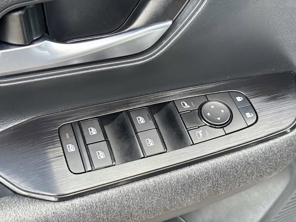 Used 2026 Nissan Kicks SV FWD image 17