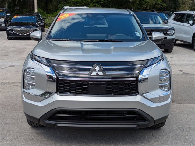 New 2025 Mitsubishi Outlander ES image 9