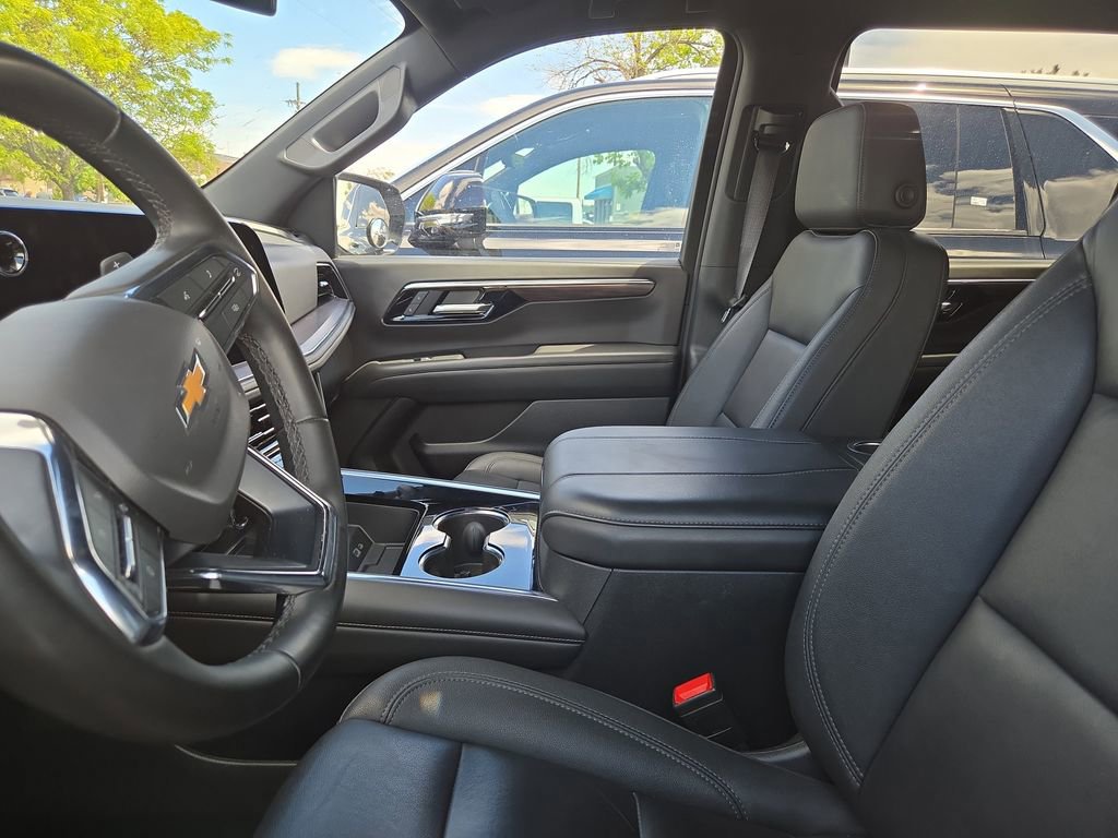 Certified 2025 Chevrolet Suburban LT AWD/4WD image 10
