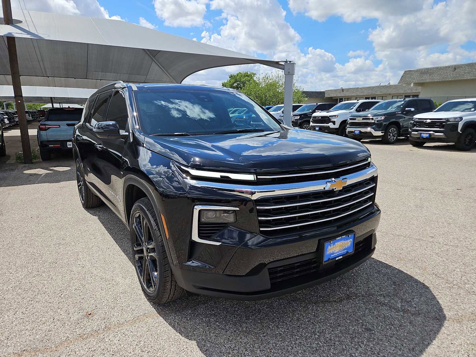 New 2026 Chevrolet Traverse LT image 2