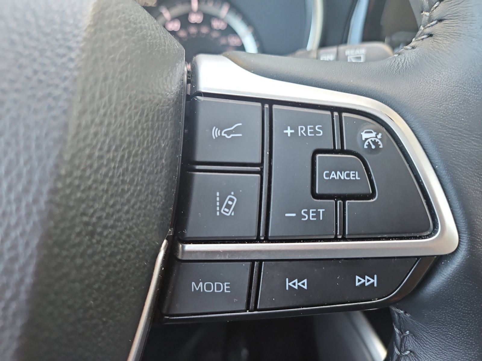 Used 2025 Toyota Highlander XLE FWD image 29