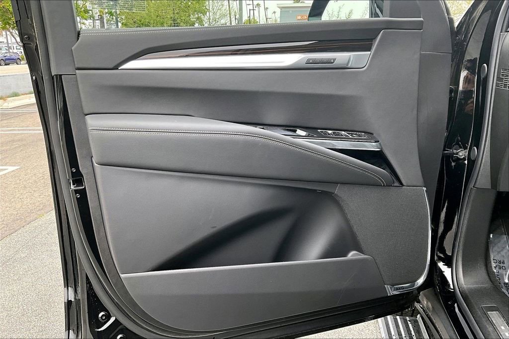 New 2026 Cadillac Escalade Luxury w/ LPO, Floor Liner Package AWD/4WD image 11