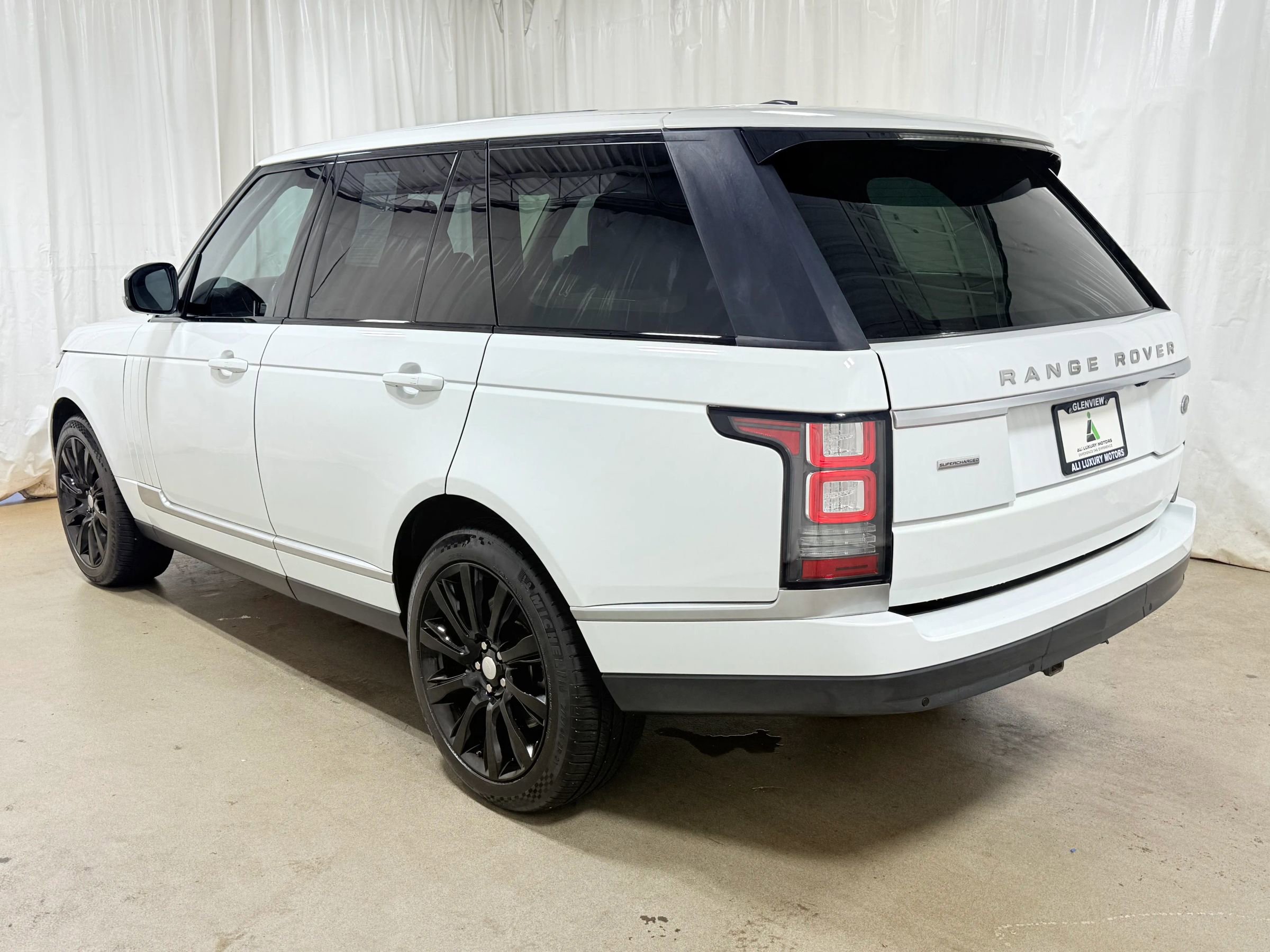 Used 2014 Land Rover Range Rover Supercharged image 7