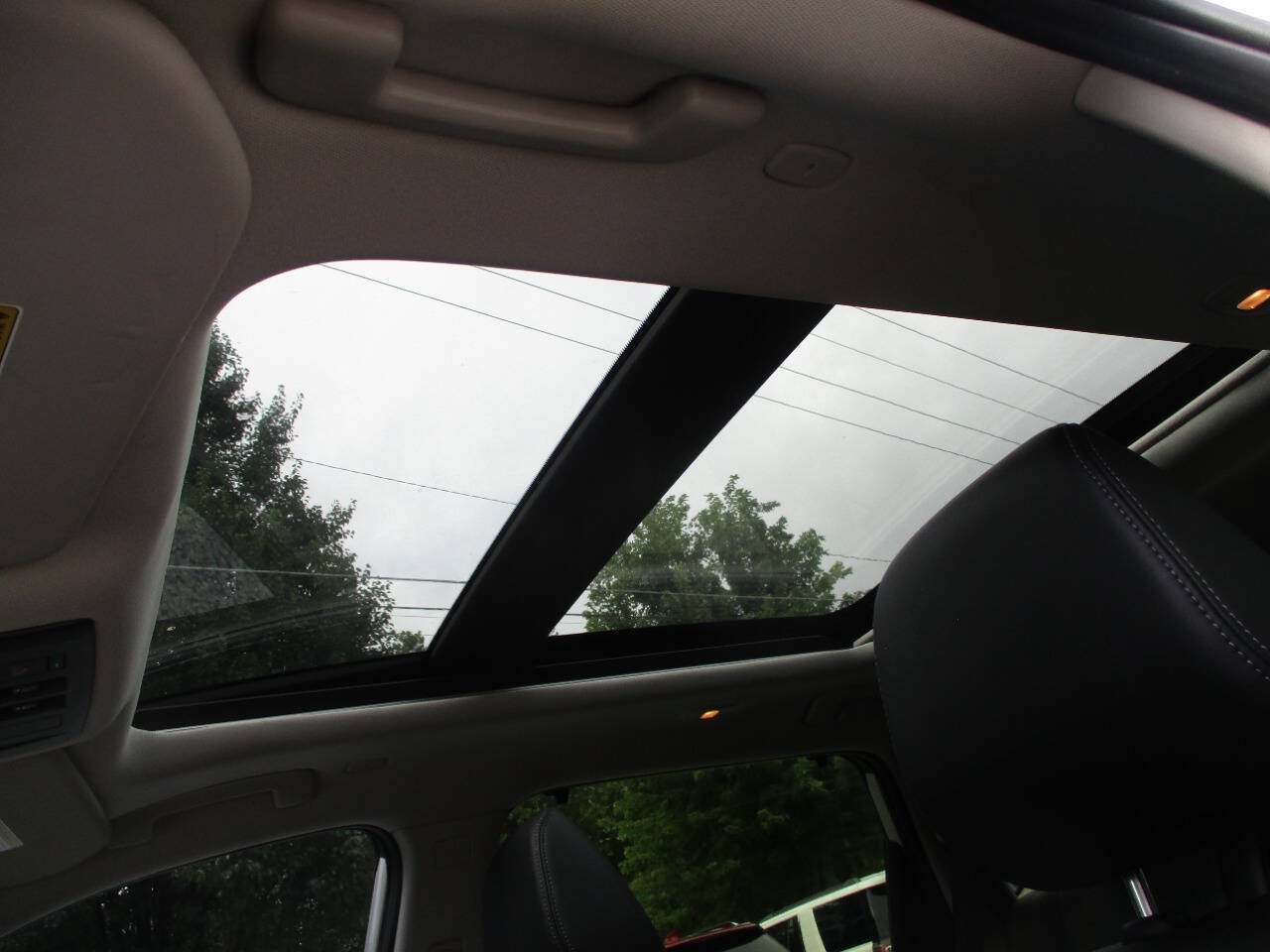Used 2024 Nissan Rogue Platinum w/ Platinum Premium Package FWD image 9