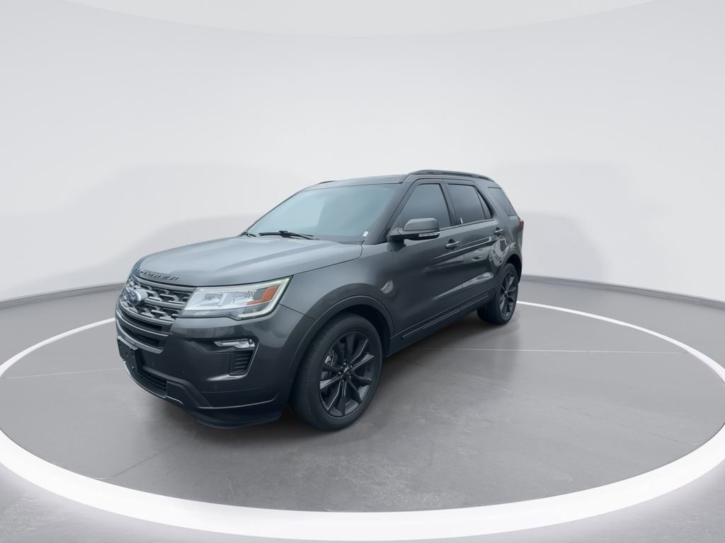 Used 2018 Ford Explorer XLT w/ Equipment Group 202A image 4