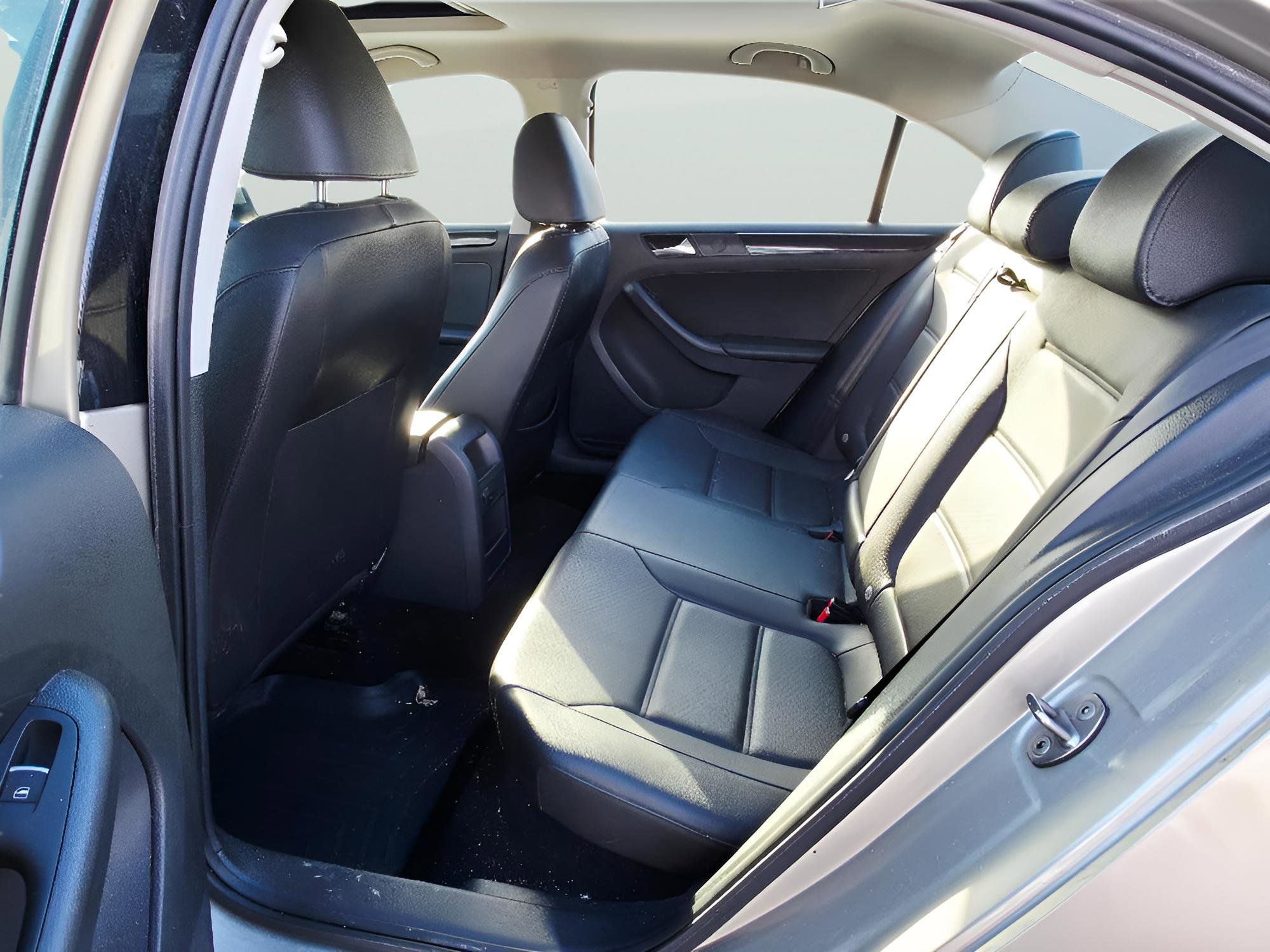 Used 2016 Volkswagen Jetta SEL w/ Lighting Package FWD image 9