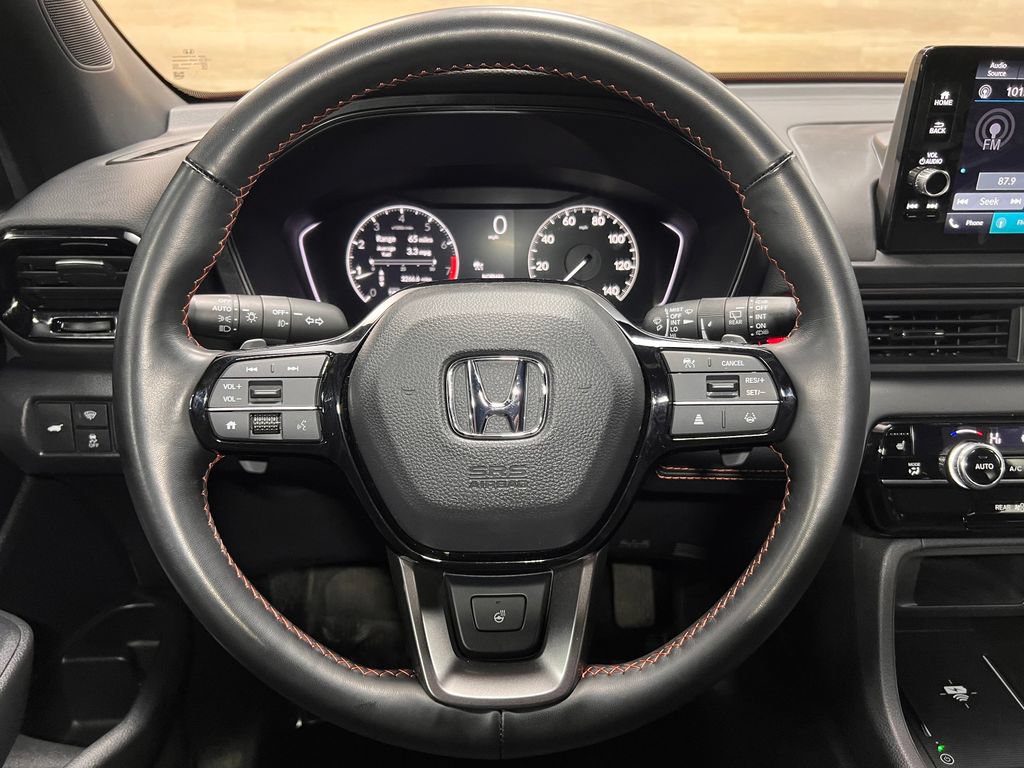 Used 2025 Honda Pilot TrailSport image 9