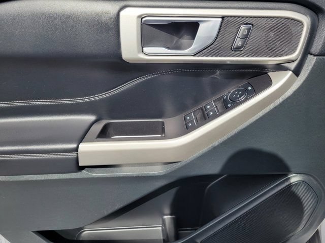 Used 2023 Ford Explorer XLT w/ Equipment Group 202A RWD image 16