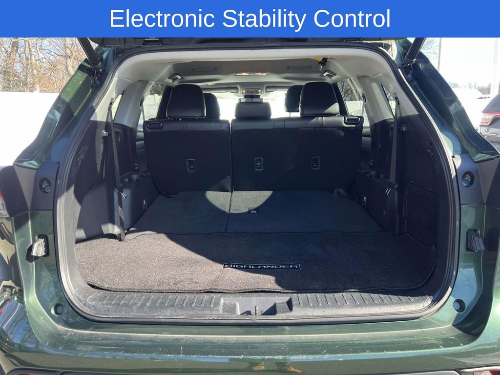 Used 2023 Toyota Highlander XLE image 11