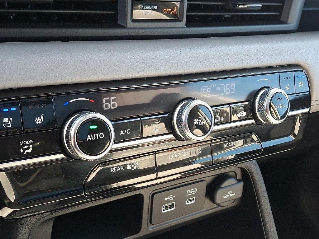 Used 2025 Honda Pilot Elite image 18