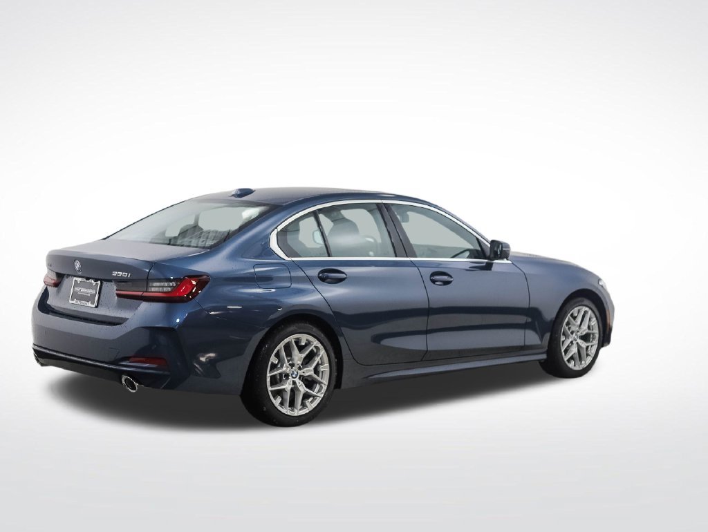 Used 2026 BMW 330i xDrive Sedan w/ Premium Package AWD/4WD image 5
